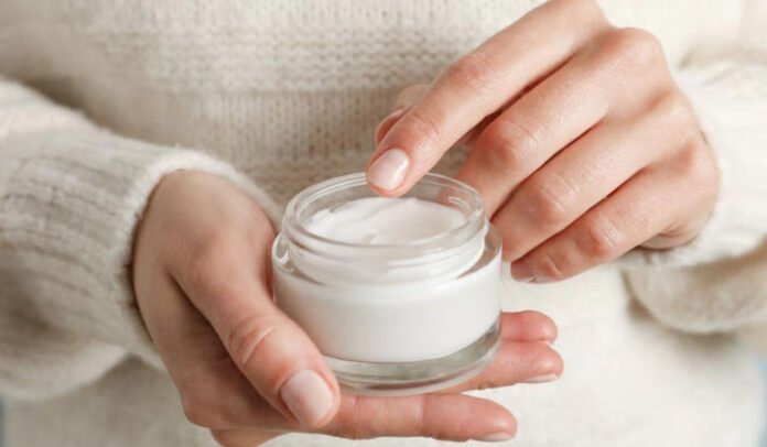 Profeco identifica crema económica que supera en humectación a Eucerin y Cetaphil