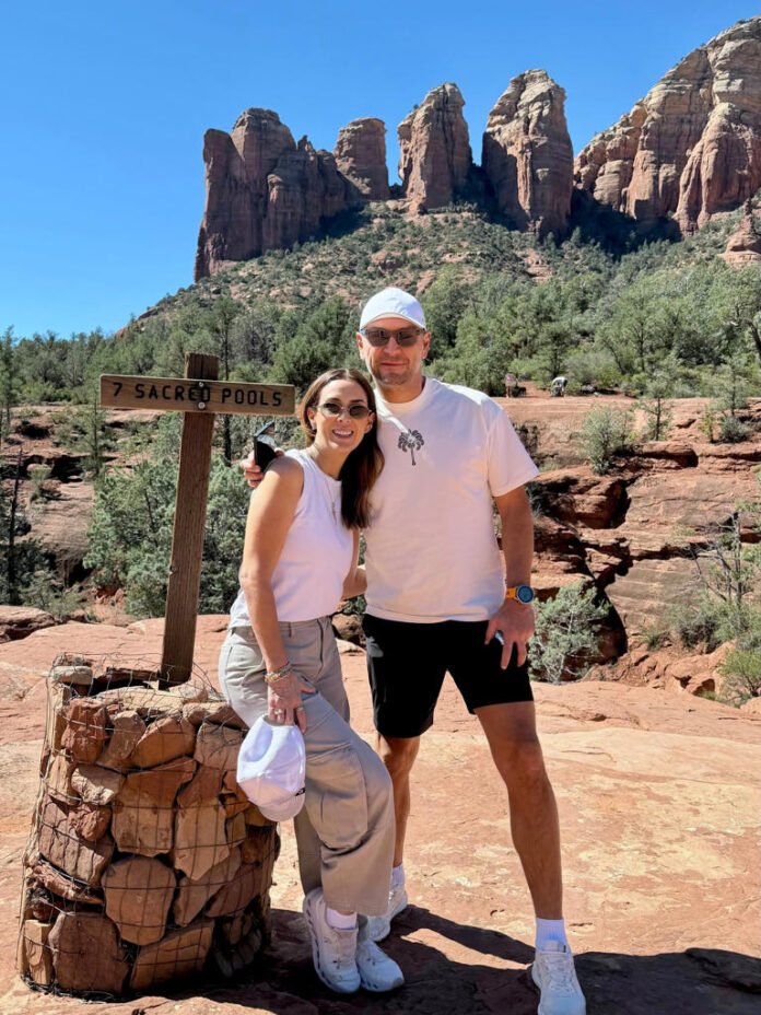 Jacky Bracamontes y Martín Fuentes festejan su aniversario con una romántica escapada a Sedona