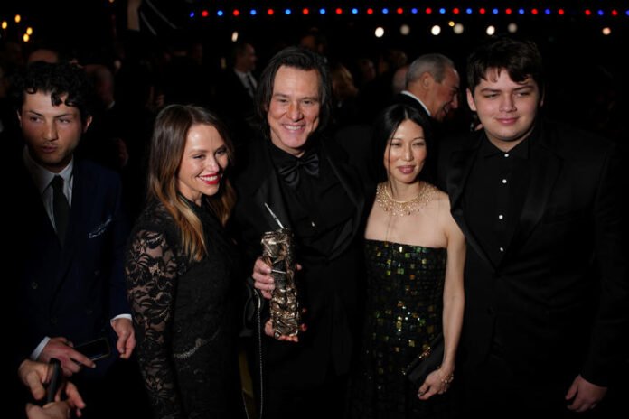 Jim Carrey se casa en privado con Min Ah, 32 años menor que él