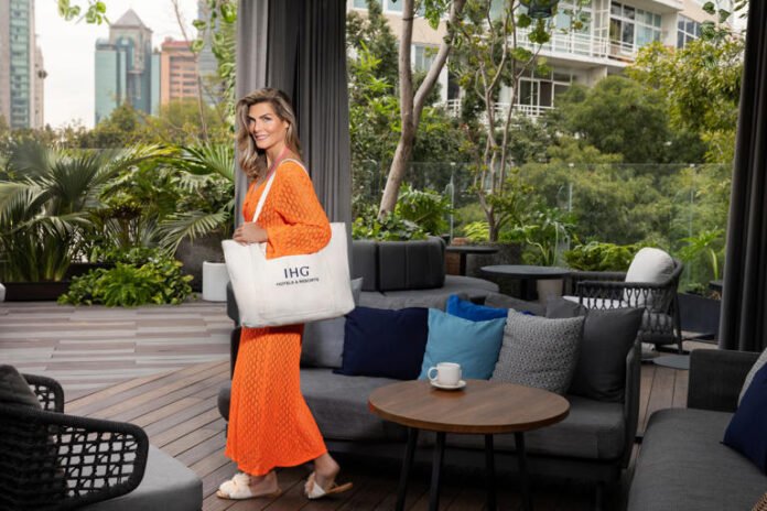 Montserrat Oliver protagoniza campaña que invita a viajar a la mexicana y disfrutar sin preocupaciones