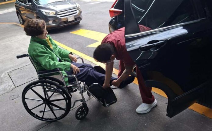 Denise Dresser acusa a Sheinbaum de tergiversar su denuncia por desabasto de medicamentos
