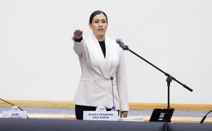 Blanca Cruz asume la presidencia interina del INE en medio de la crisis que dejó Guadalupe Taddei