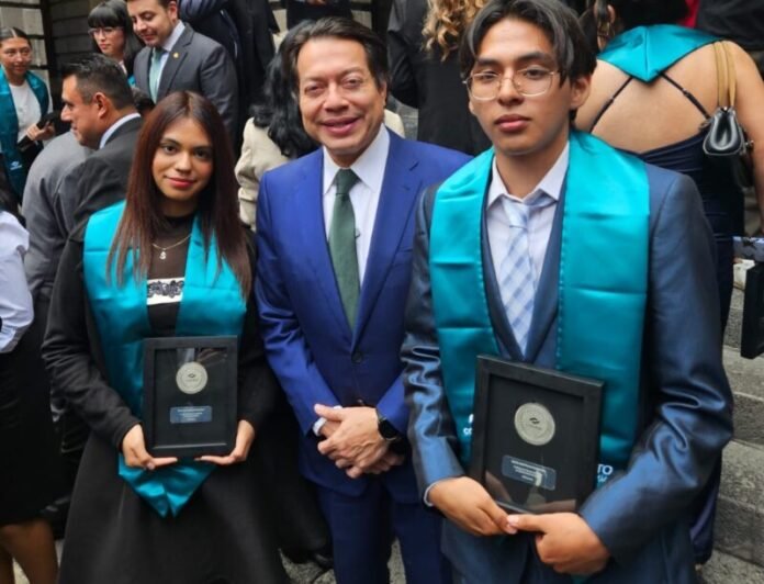 Reciben estudiantes del Conalep Chihuahua la Medalla al Mérito Académico 2026