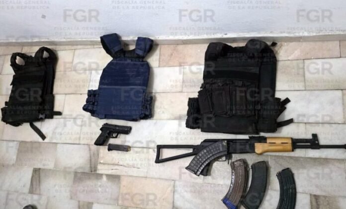 FGR APORTA DATOS DE PRUEBA Y LLEVA A PROCESO A TRES PERSONAS DETENIDAS JUNTO CON EXPLOSIVOS Y ARMAS DE FUEGO