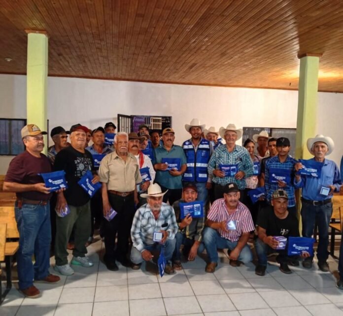 Entrega SDR 9 mil kits y capacita a productores para prevenir el Gusano Barrenador