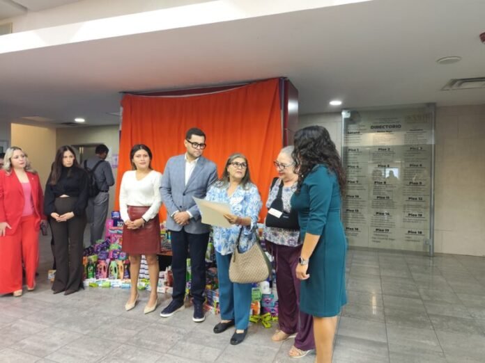 Congreso entrega artículos de higiene a mujeres privadas de libertad