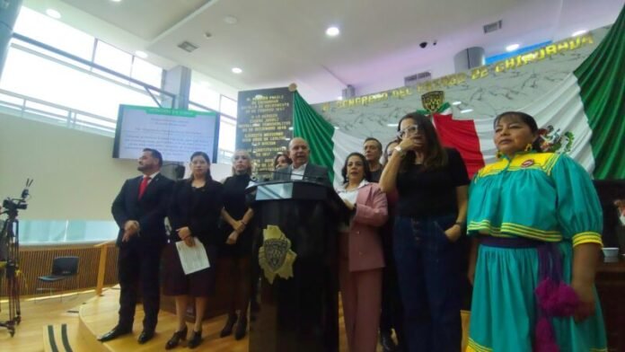 Revienta sesión de congreso; petición de investigación por desfile en Juárez genera polémica