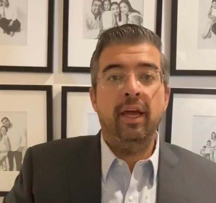 Andrés Baeza Carrasco se registra en Morena por el Sexto Distrito