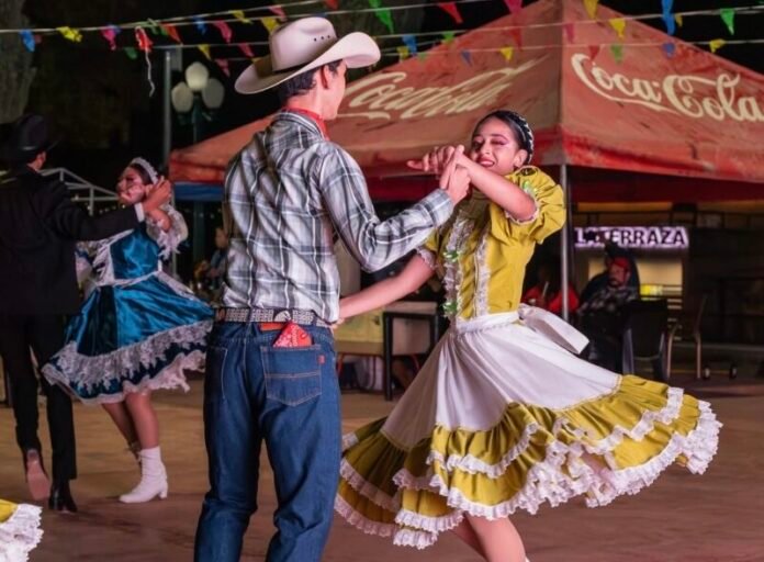 Disfrutan familias del Festival del Pescado en La Boquilla