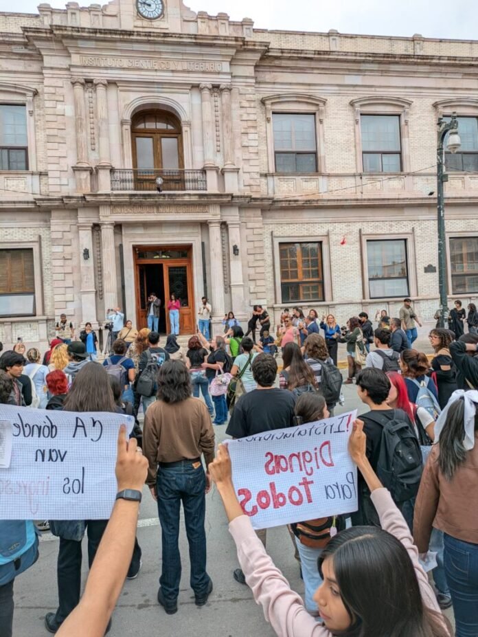 Frente Estudiantil UACH marcha contra condiciones de los planteles