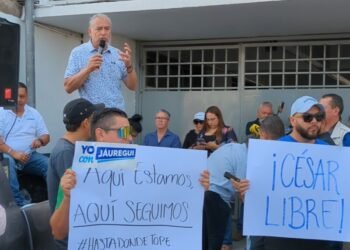 Llega manifestación a FGR; exigen libertad para César J Llega manifestación a FGR; exigen libertad para César J