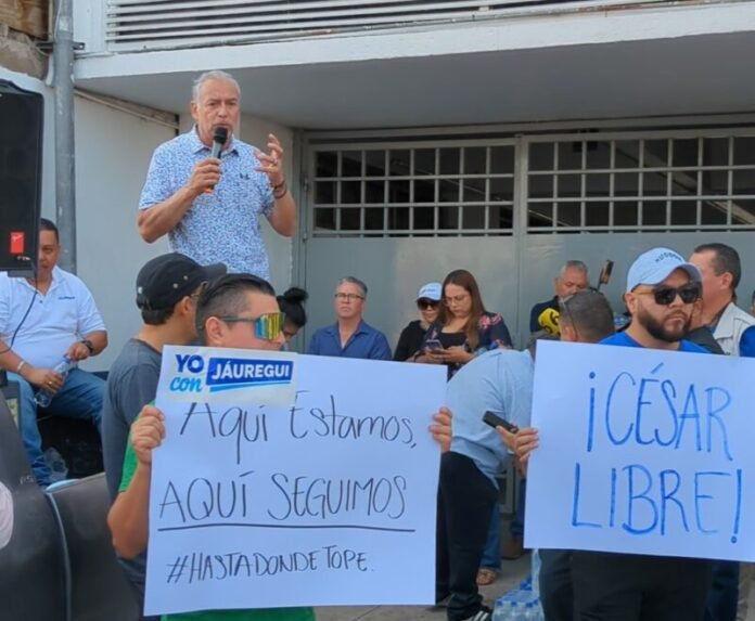 Llega manifestación a FGR; exigen libertad para César J