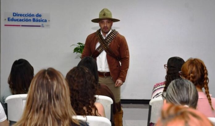 Monólogo «Revolucionando Valores» lleva ética a escuelas de Chihuahua
