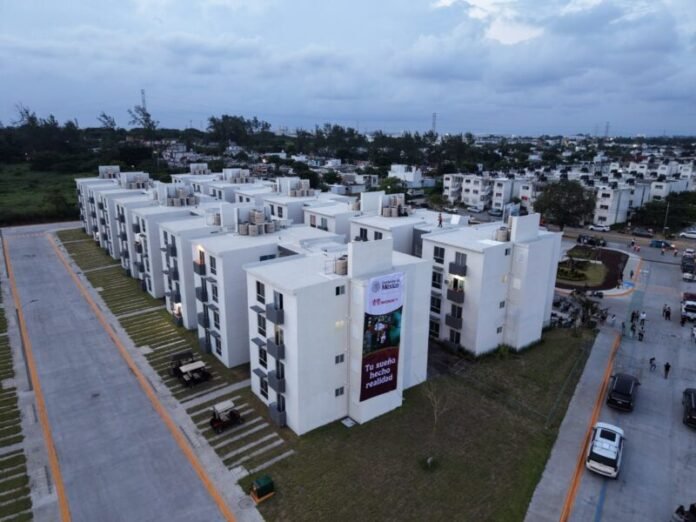 Infonavit entrega 900 viviendas del Bienestar en Veracruz