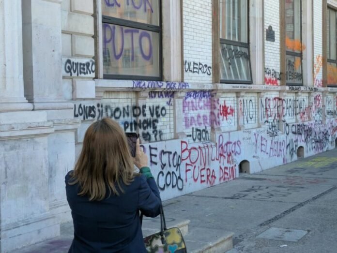 Dan fe a daños en rectoría tras manifestación estudiantil