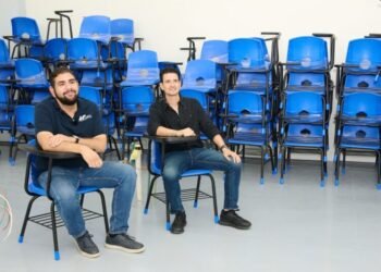 Reciben 100 nuevas butacas para fortalecer los espacios de aprendizaje Reciben 100 nuevas butacas para fortalecer los espacios de aprendizaje
