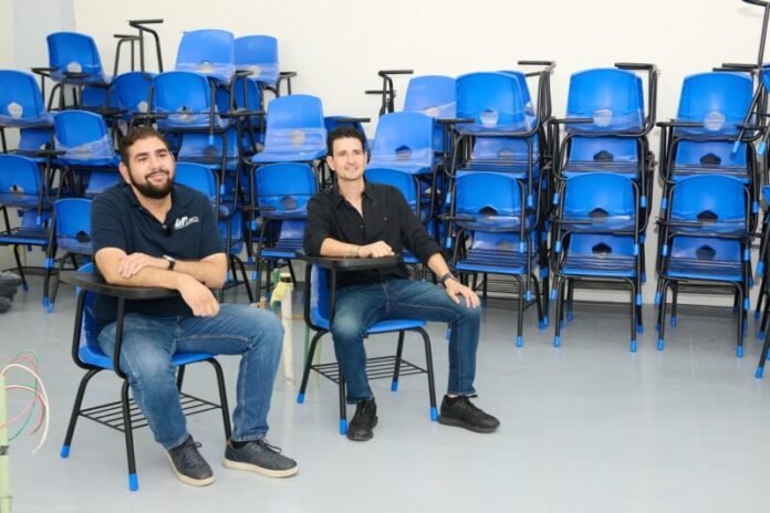 Reciben 100 nuevas butacas para fortalecer los espacios de aprendizaje