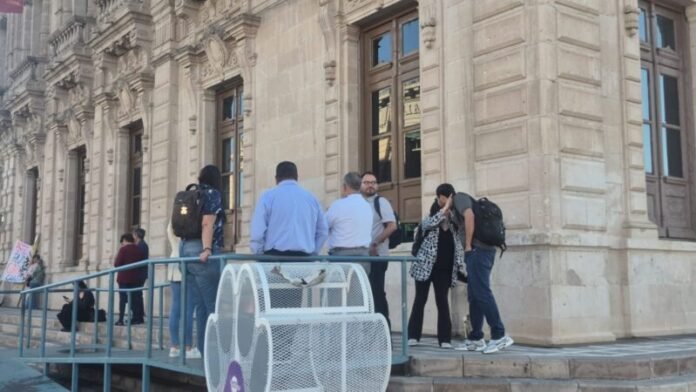 Cierran Palacio de Gobierno y bloquean acceso a empleados por caso Aras