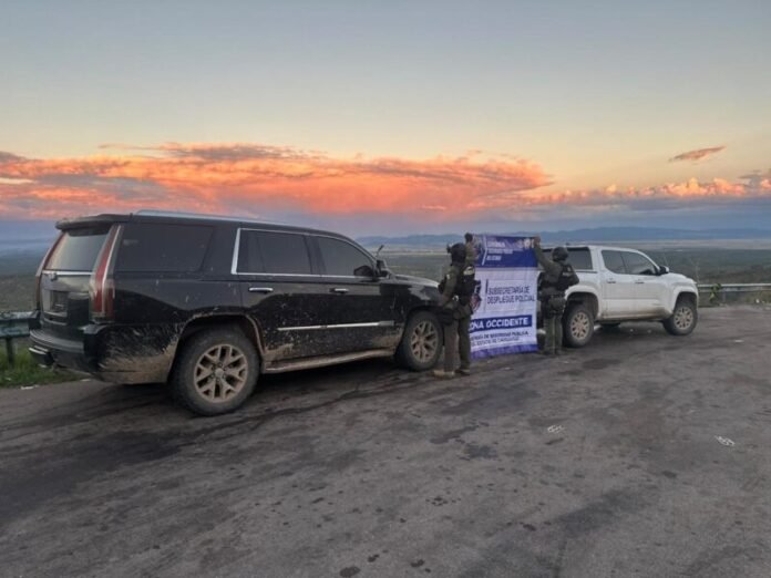 Localizan dos camionetas robadas en Estados Unidos en Ocampo
