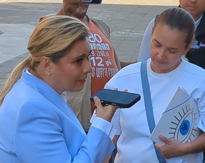 Convive Maru Campos con estudiantes y recibe agradecimiento por MediChihuahua