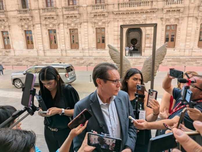 Hacienda advierte que incrementos en derechos de salud afectarán economía familiar