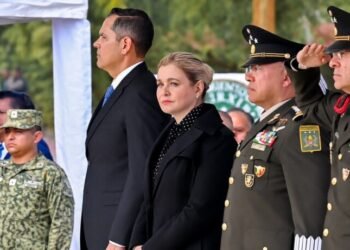 Maru Campos asiste a toma de protesta del nuevo Comandante de la XI Región Militar Maru Campos asiste a toma de protesta del nuevo Comandante de la XI Región Militar