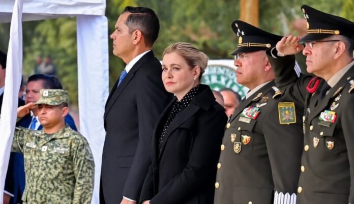 Maru Campos asiste a toma de protesta del nuevo Comandante de la XI Región Militar