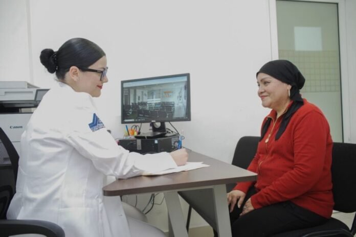 Llama Salud a realizar chequeos para la detección del cáncer