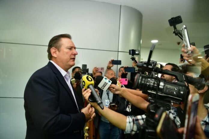 Olson reconoce crisis interna en el PAN y pide unidad rumbo al 27