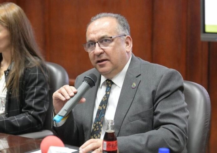 Entrega UACH denuncia a Fiscalía por pintas en Rectoría