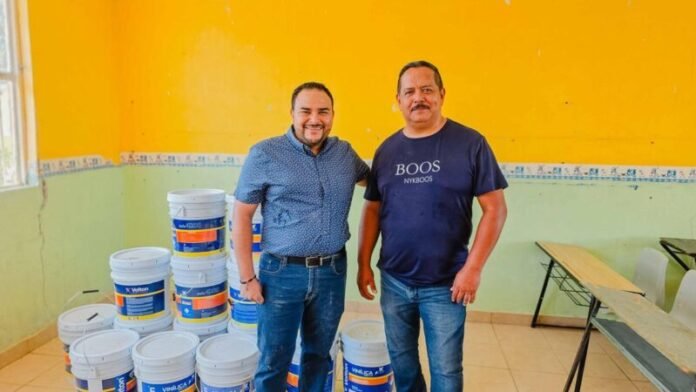 Entregan materiales para mejorar la Primaria José Refugio Mar de la Rosa en Camargo