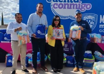 Jorge Aldana y Profe Humberto participan en entrega de kits infantiles por parte de Gobierno del Estado Jorge Aldana y Profe Humberto participan en entrega de kits infantiles por parte de Gobierno del Estado