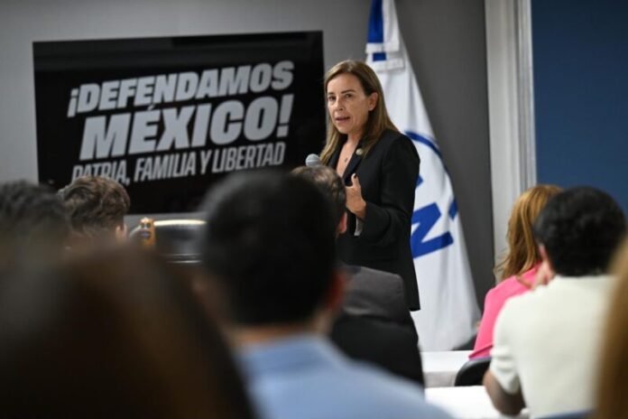 Recibe Manque a alumnos de Derecho de la UACH en San Lázaro