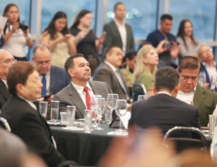 Felicita Cruz Pérez Cuéllar a ganadores del Premio Estatal de Periodismo 2026