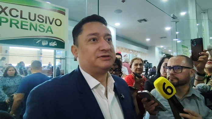 Es chingadera echarle la culpa al neoliberalismo de las torpezas de Zoé Robledo: Alfredo Chávez