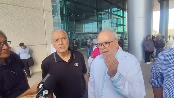 Llama panistas “carroñero” a Santiago de la Peña; piden que a gobernadora se aleje de ese circulo