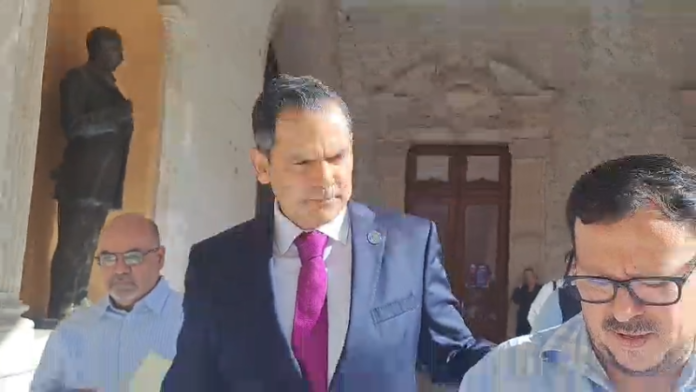 Fiscalía evita confirmar investigaciones contra Ariadna Montiel y Cruz Pérez Cuéllar